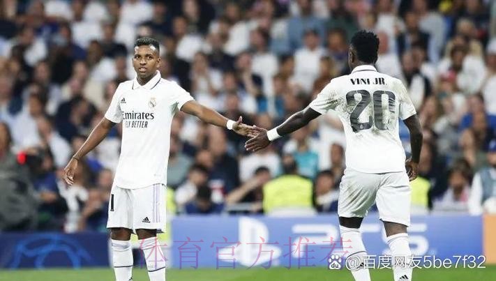 马卡:皇马对巴萨的动作很平静 认为这些签约有问题 马卡:皇马对巴萨的动作很平静 认为这些签约有问题